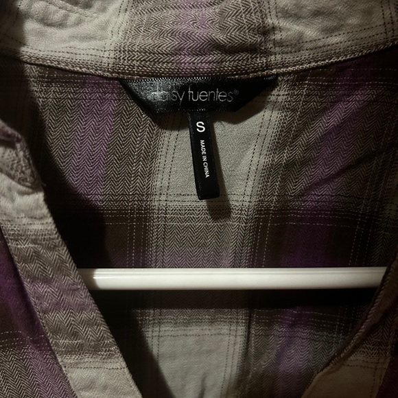 Long sleeve shirt with tie in front size small - Picture 4 of 4